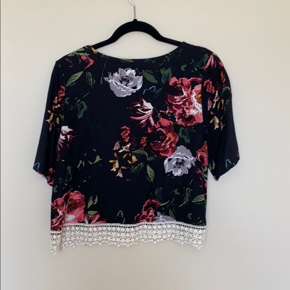 Abercrombie and Fitch Floral Crop Top - Picture 2 of 4